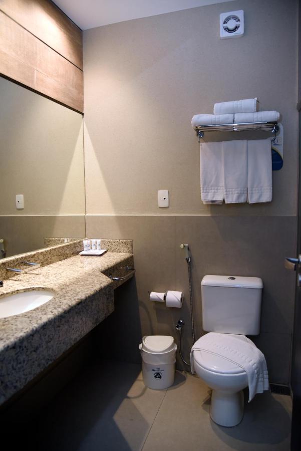 לונדרינה Golden Blue Hotel מראה חיצוני תמונה