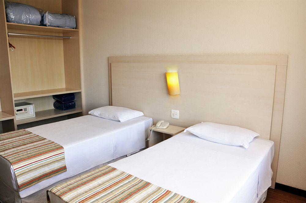 לונדרינה Golden Blue Hotel מראה חיצוני תמונה