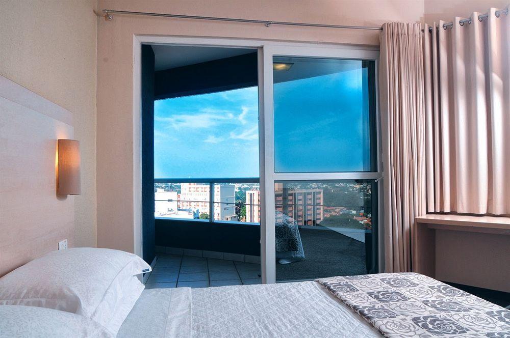 לונדרינה Golden Blue Hotel מראה חיצוני תמונה