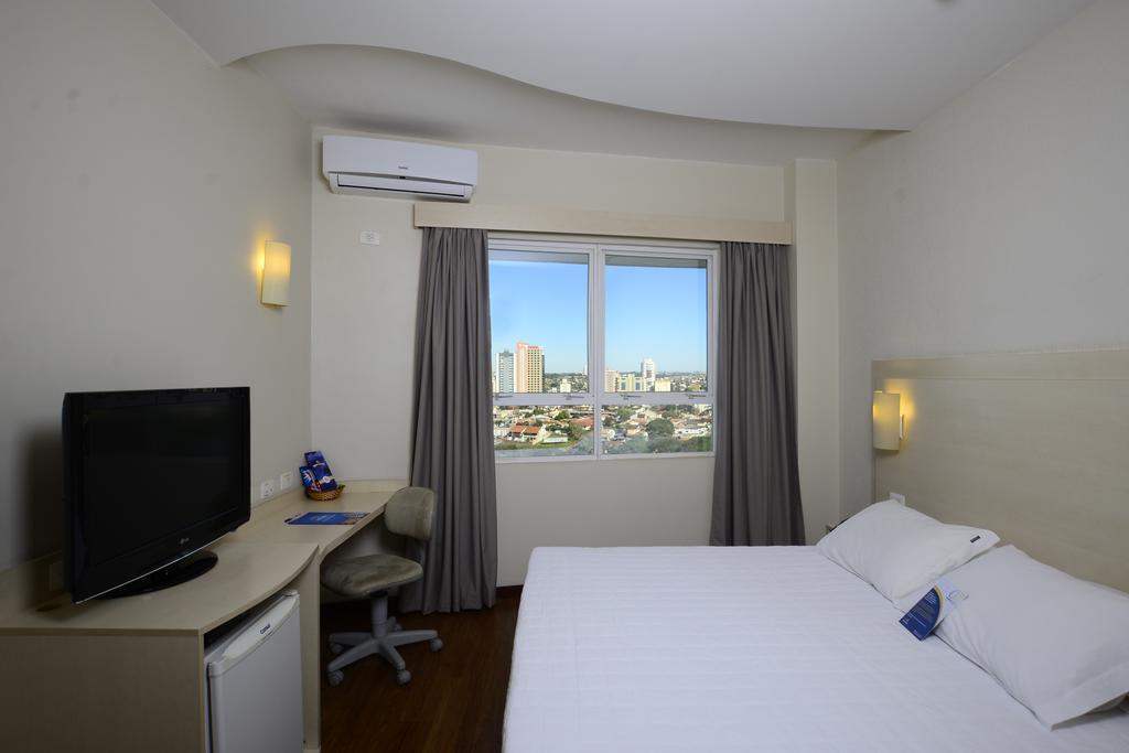 לונדרינה Golden Blue Hotel מראה חיצוני תמונה