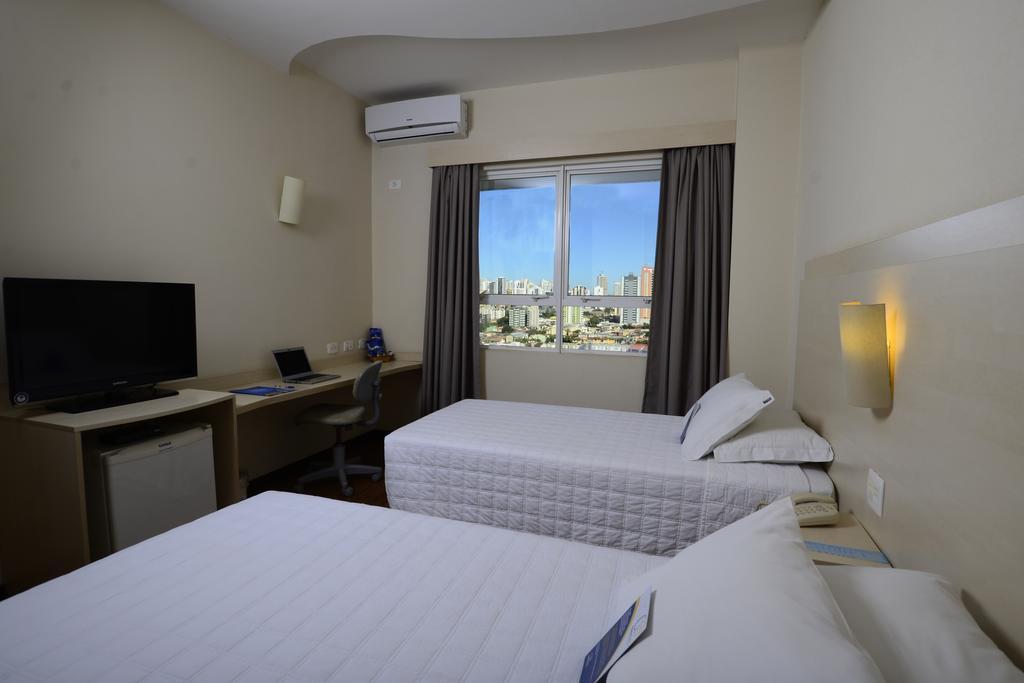 לונדרינה Golden Blue Hotel מראה חיצוני תמונה
