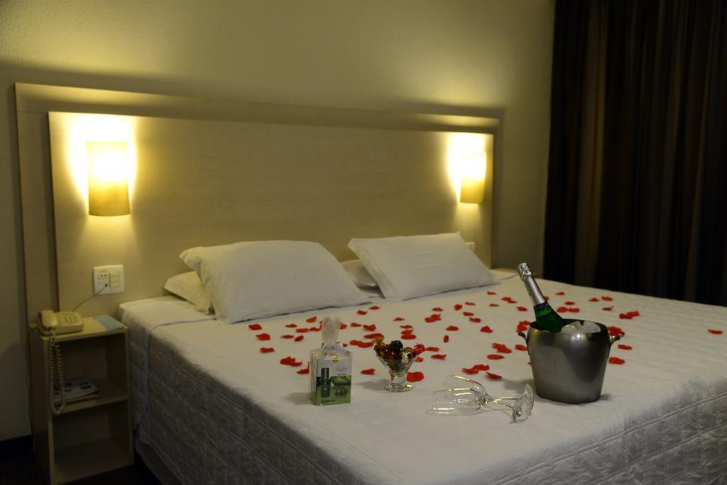 לונדרינה Golden Blue Hotel מראה חיצוני תמונה