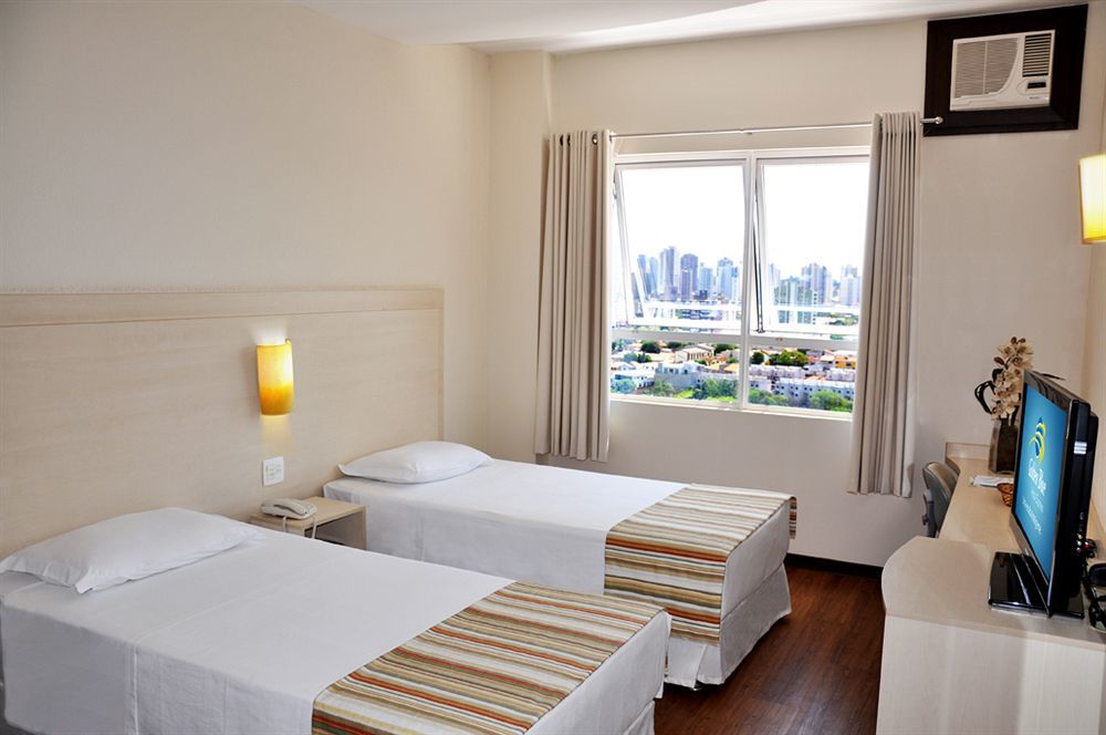 לונדרינה Golden Blue Hotel מראה חיצוני תמונה