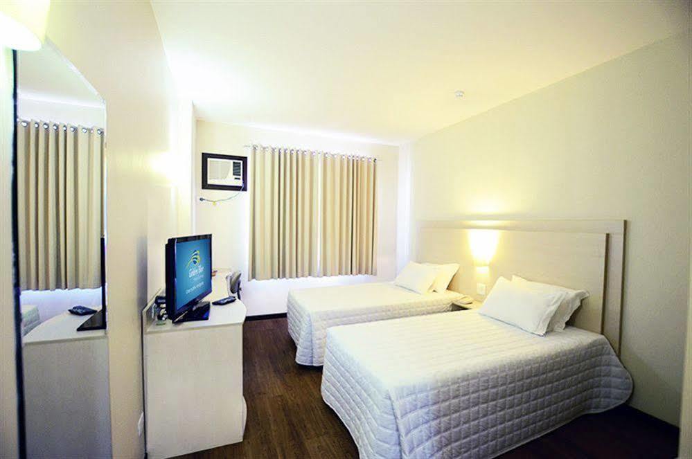 לונדרינה Golden Blue Hotel מראה חיצוני תמונה